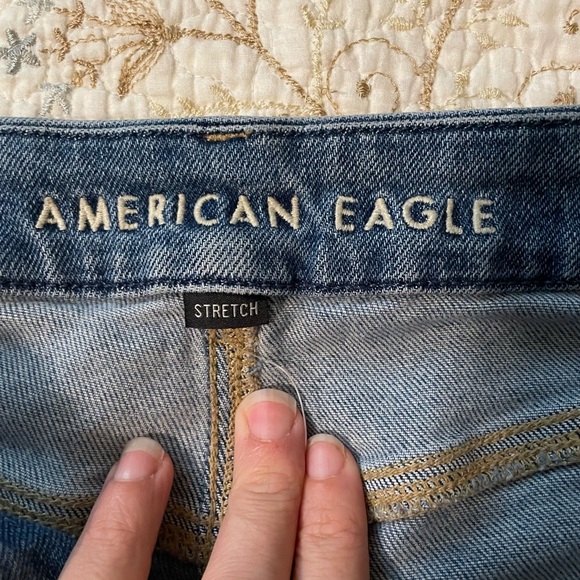 American Eagle High Rise Mom Jeans Size 14 Long - Picture 4 of 6